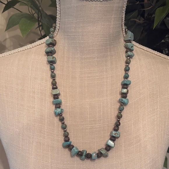 Turquoise Beaded Necklace - Picture 5 of 6